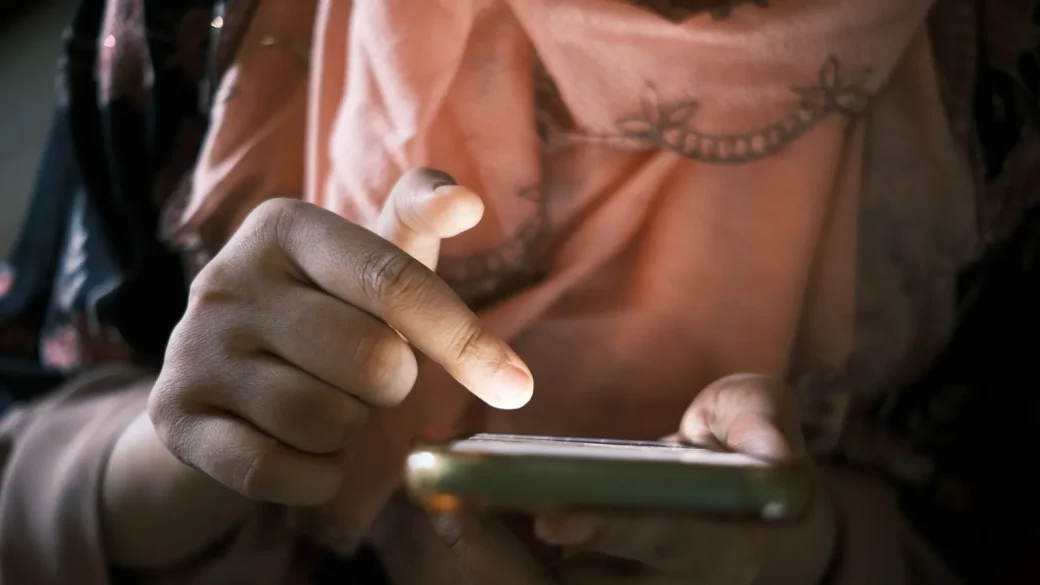 person tapping send on a phone payment screen