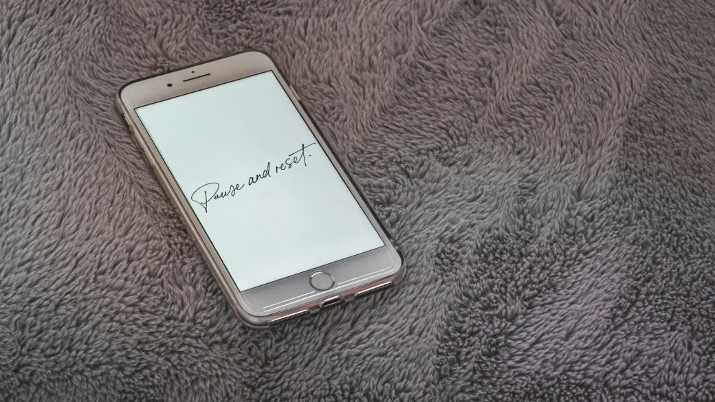 hand tapping erase all content on a phone